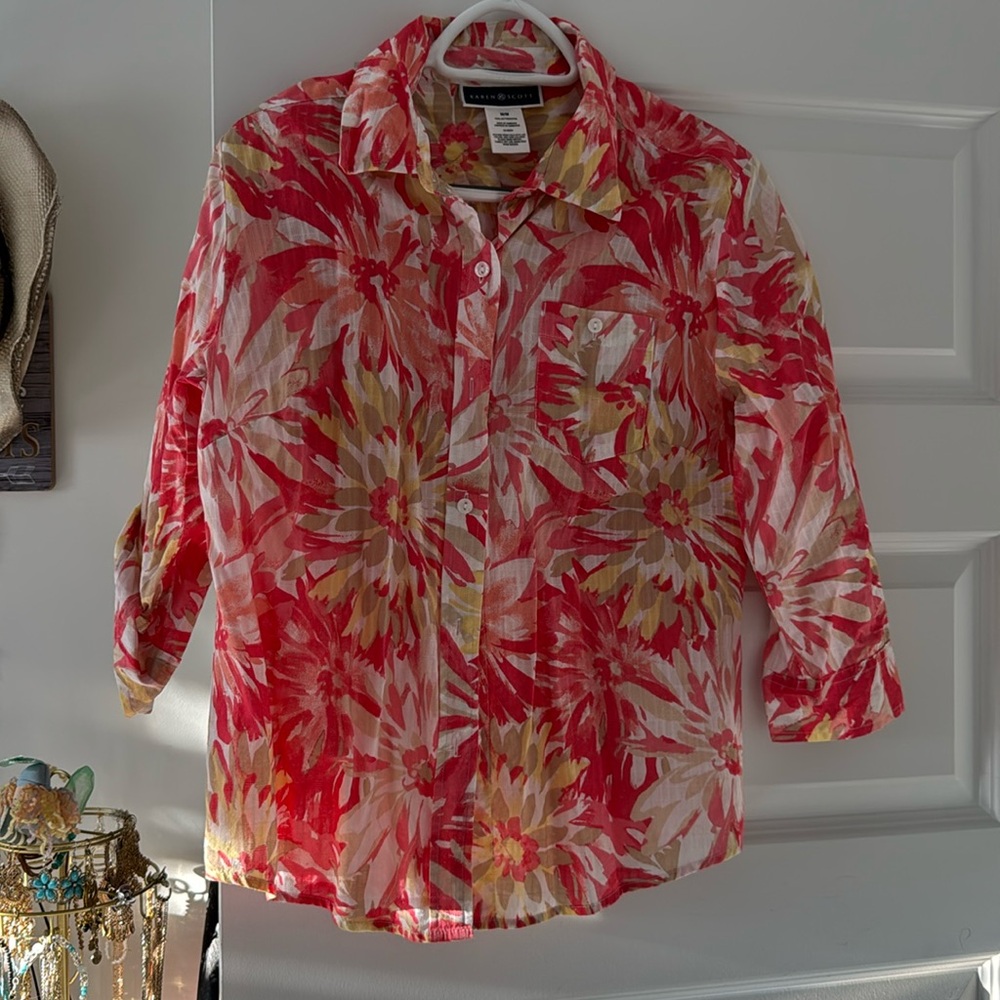 Beautiful summer shirt quarter sleeves 
Size M